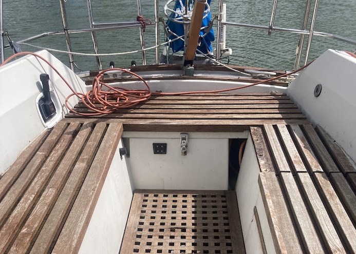 Cockpit deck replacement